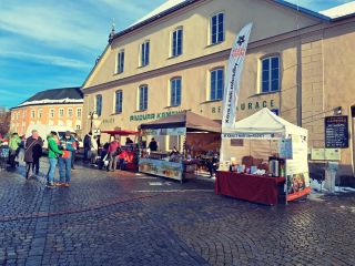 Pokračujeme v sérii adventních akcí, dnes Vám zpříjemníme rozsvícení stromečku v Kamenici nad Lipou 🤩☕🫖 Přijďte se ohřát k...